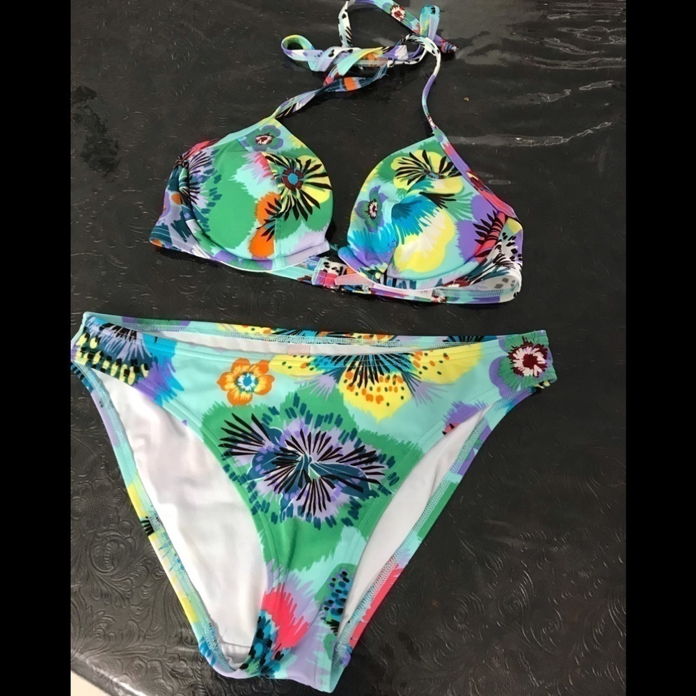 Victoria’s Secret 2 piece floral halter bikini